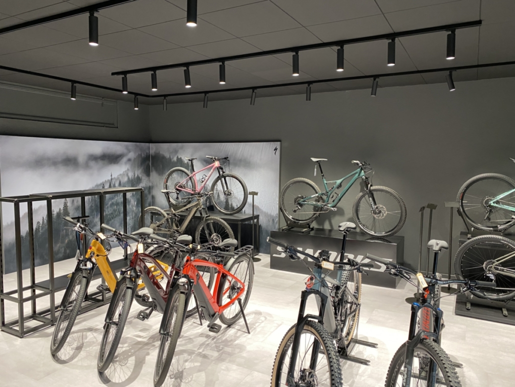 Originalaufnahme Drift Bike Shop Verkaufsbeleuchtung